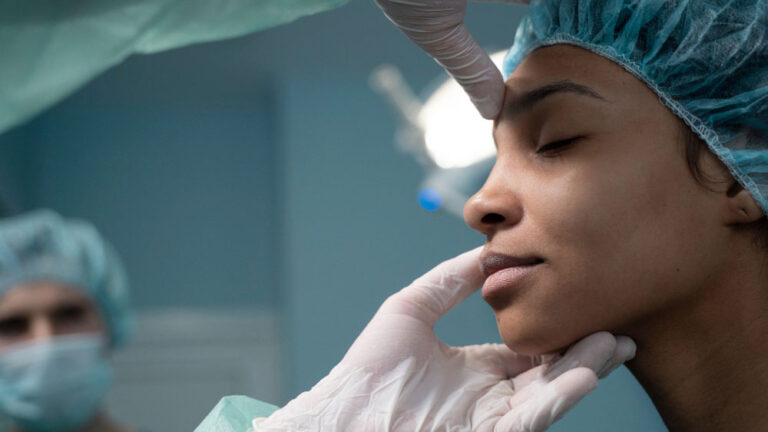 Read more about the article Decoding the Differences: Plastic Surgery vs. Cosmetic Surgery